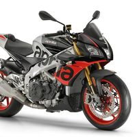 Aún más rápida: La Aprilia Tuono V4 1100 Factory se pasa a las suspensiones electrónicas Öhlins