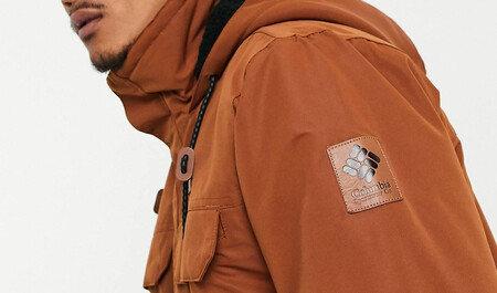 En ASOS tenemos rebajadísima esta parka Columbia para no pasar frío (que además te protege cuando llueve)