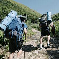 El Corte Inglés tiene a menos de 100 euros las zapatillas Salomon impermeables y adherentes, ideal para transitar rutas de montaña nuevas este verano