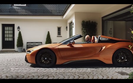 BMW trollea a Dieter Zetsche en su ultimo día como CEO de Mercedes-Benz