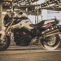 Más potencia, menos peso y nueva decoración para la BMW F 800 R Akrapovic por 9.350 euros