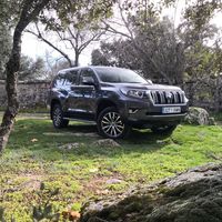 Carretera y manta a bordo del Toyota Land Cruiser