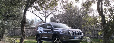 Carretera y manta a bordo del Toyota Land Cruiser