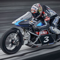 ¡Histórico! Max Biaggi arrasa con la moto eléctrica más rápida del mundo: 11 récords y más de 400 km/h