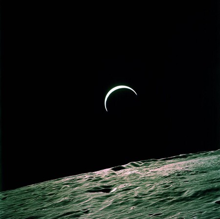 Una Tierra creciente fotografiada durante la misión Apolo 15