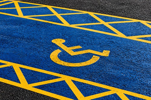 Esmeralda Hernández, persona con discapacidad sobre las plazas de garaje adaptadas: “No son un aparcamiento ni un trastero”