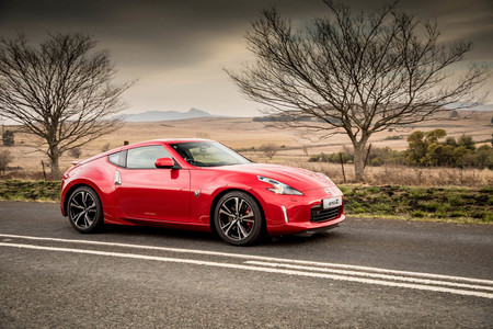 El nuevo Nissan Z retorna a sus raíces, con diseño retro y motor V6 biturbo