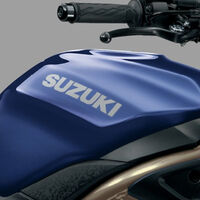 Suzuki se ha adelantado 20 años al resto de marcas. Ha comprado una megafactoría para petarlo con las baterías y las motos eléctrica