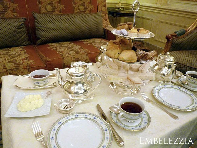 Tomar el té en el Ritz, una experiencia de lujo que hay que vivir