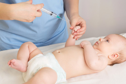 Una eurodiputada gallega cuestiona la seguridad de las vacunas y los que realmente saben, le responden 