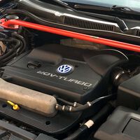 Poca gente se acuerda de limpiar el motor, pero es algo que agradecerás (y también tu mecánico)