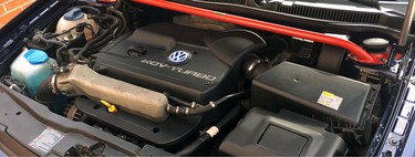 Poca gente se acuerda de limpiar el motor, pero es algo que agradecerás (y también tu mecánico)