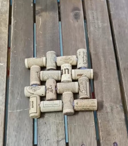 Salvamanteles a partir de corchos