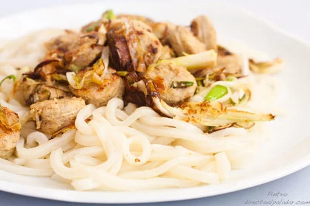 Receta de udon con butifarra y jengibre