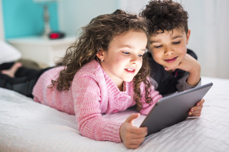 Día de Internet: alertan del gran aumento de casos de violencia digital contra niños y adolescentes