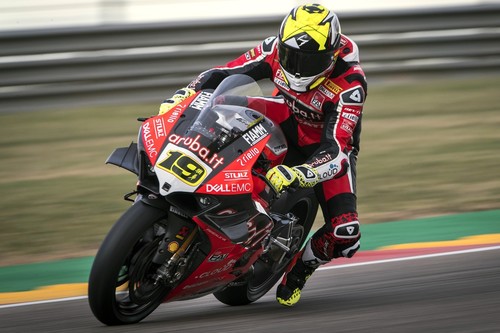 Álvaro Bautista consigue su tercer triplete consecutivo gracias a un nuevo recital en MotorLand