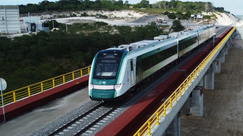 México ha hecho una apuesta exageradamente ambiciosa por el Tren Maya. Y ahora un juez la ha suspendido