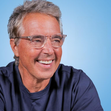 Dan Buettner, experto en longevidad: "Estos son los tres mejores deportes para vivir hasta los 100 años" 