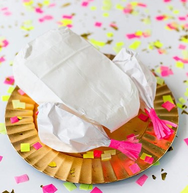 Un divertido DIY para las Navidades, pollo relleno de confeti