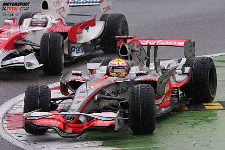 La agresividad de Lewis Hamilton molesta a sus rivales