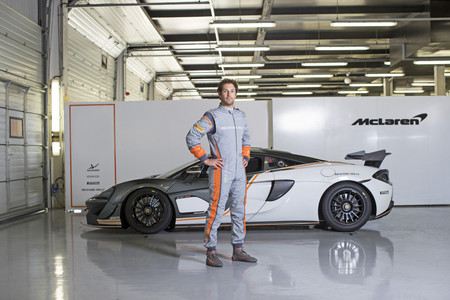 McLaren y Sparco crean un traje de carreras más ligero que tu MacBook Air