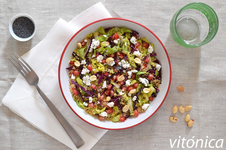 Ensalada crujiente de cuscús integral con lombarda y granada: receta saludable