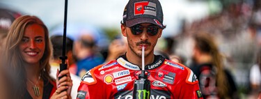 Desastre. Pecco Bagnaia se ha caído, una moto le ha pasado por encima de la pierna y podría estar lesionado