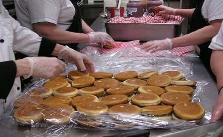 El comedor escolar, mucho más que vigilar que los niños coman