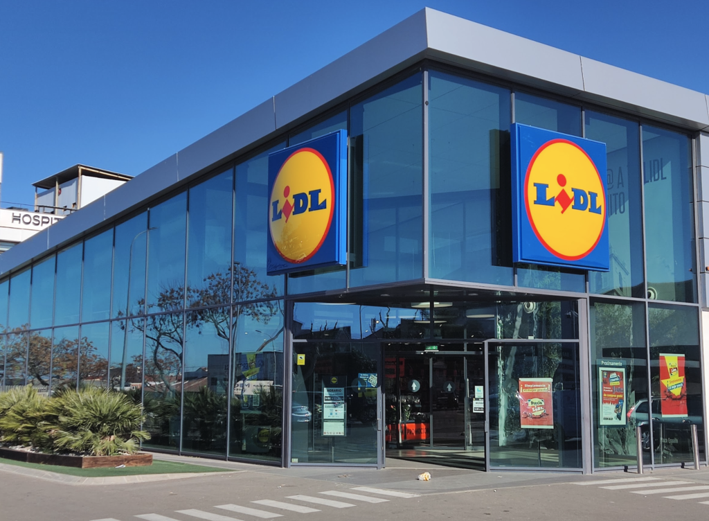 Lidl tiene, por tiempo limitado, un armario de gran capacidad: con 32 cajones y por menos de 10 euros 