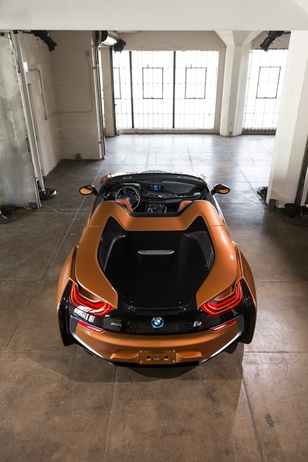 BMW i8 Roadster trasera