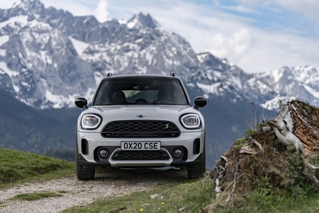 El nuevo MINI Countryman ya tiene precio: desde 29.900 euros para el más asequible y 41.800 euros para el híbrido enchufable