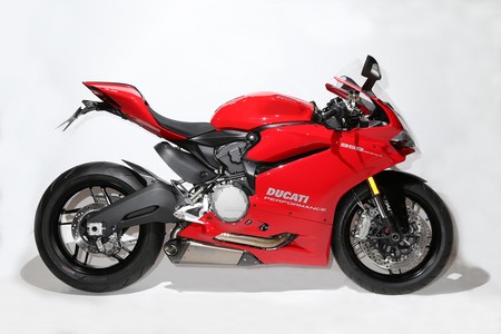 La Ducati 959 Panigale recupera los escapes por abajo, pero solo 25 unidades para Reino Unido