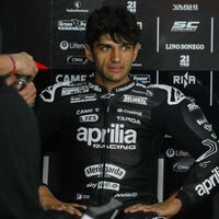 Jorge Martín se ha roto la mano derecha y el pie izquierdo en su primer día con Aprilia tras una espeluznante caída 