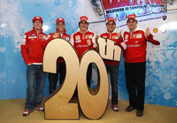 Y Fernando Alonso se vistió de rojo Ferrari...