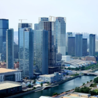 Na China, existem arranha-céus tão altos que surgiu uma nova profissão: pessoas encarregadas de levar refeições aos andares mais altos 