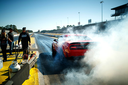Dodge SRT Demon: tan diabólico que la marca ha editado una guía sobre los riesgos de su muscle car