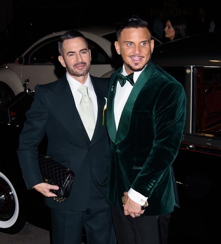 El diseñador Marc Jacobs se ha casado en Nueva York y su estilo de novio no te dejará indiferente