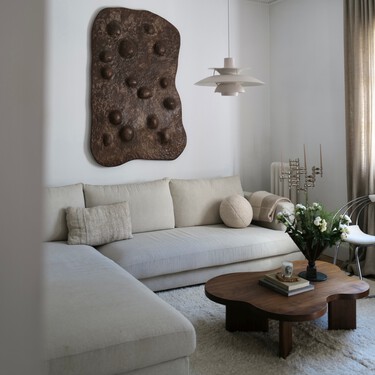 La vitrina minimalista de Ikea que está rebajadísima y es el secreto de los decoradores para dar amplitud al salón 