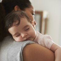 Una jueza, madre de familia monoparental, podrá sumar los permisos de maternidad y paternidad