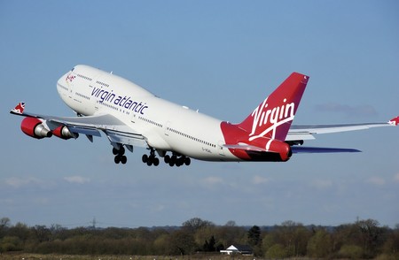 Virgin Atlantic anuncia que sus tripulantes femeninas podrán ir sin maquillar