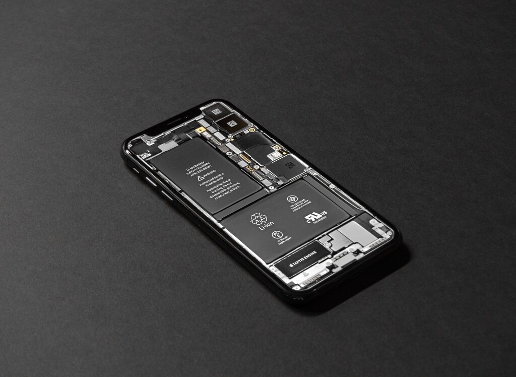 Se filtra el tamaño de batería del iPhone 15 y tenemos muy buenas noticias