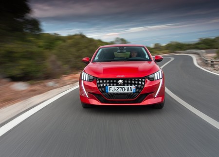 El Peugeot 208 le gana el premio de Coche del Año 2020 en Europa al Taycan y al Model 3