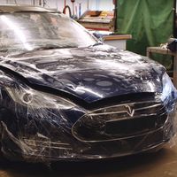 ¿Un Tesla Model S shooting brake? En Inglaterra ya se han puesto manos a la obra por culpa de un perro