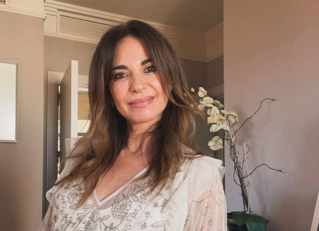 Mariló Montero tiene este suelo en el salón de su casa que no es nada tradicional: una elección que es tendencia, cálida y original 