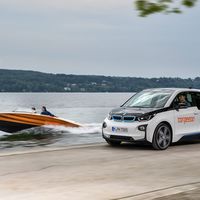 El BMW i3 se tira al agua, trasplantando sus baterías en la lancha Torqeedo Deep Blue
