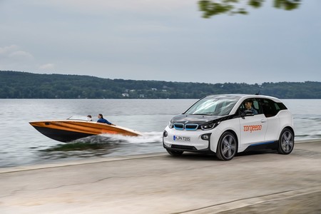 El BMW i3 se tira al agua, trasplantando sus baterías en la lancha Torqeedo Deep Blue