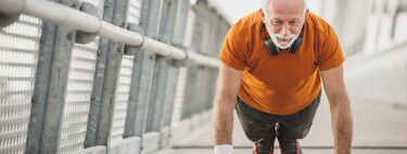 Estos son los cinco mejores ejercicios para tener un pecho fuerte y musculoso a partir de los 50, según Harvard 