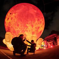 ¡Una fiesta de luces y color para Navidad! Aún estás a tiempo de vivir el Festival Brilla en Bogotá y esto es lo que debes saber sobre horarios y tarifas