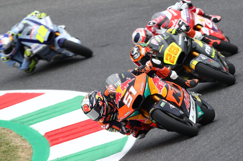 ¡Legendario! Pedro Acosta supera a Marc Márquez como piloto más joven en ganar una carrera de Moto2
