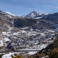 En los Pirineos hay un pueblo en el que la vivienda es intocable. Ahora quiere solucionarlo creando tantas casas como vecinos tiene